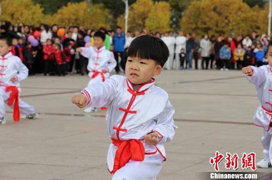 山西忻州举办武术锦标赛 近百种古老武艺汇集