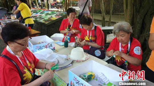 海口举办重阳祈福活动 老劳模和退伍军人共享