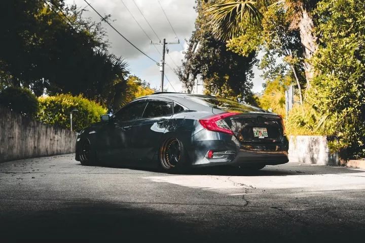 普通版买回来改成低趴还不够,最后再买一台全新思域Type-R!