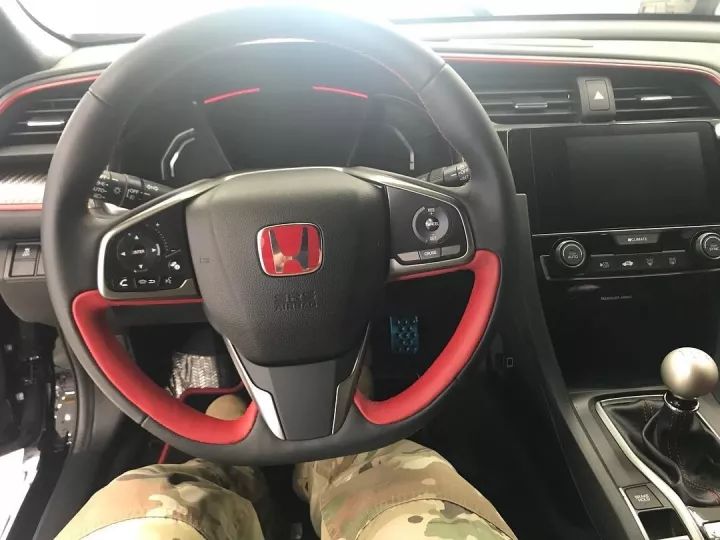 普通版买回来改成低趴还不够,最后再买一台全新思域Type-R!