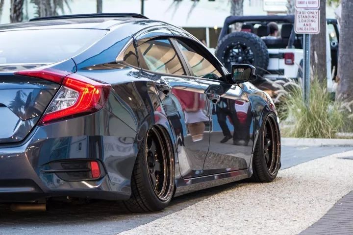 普通版买回来改成低趴还不够,最后再买一台全新思域Type-R!