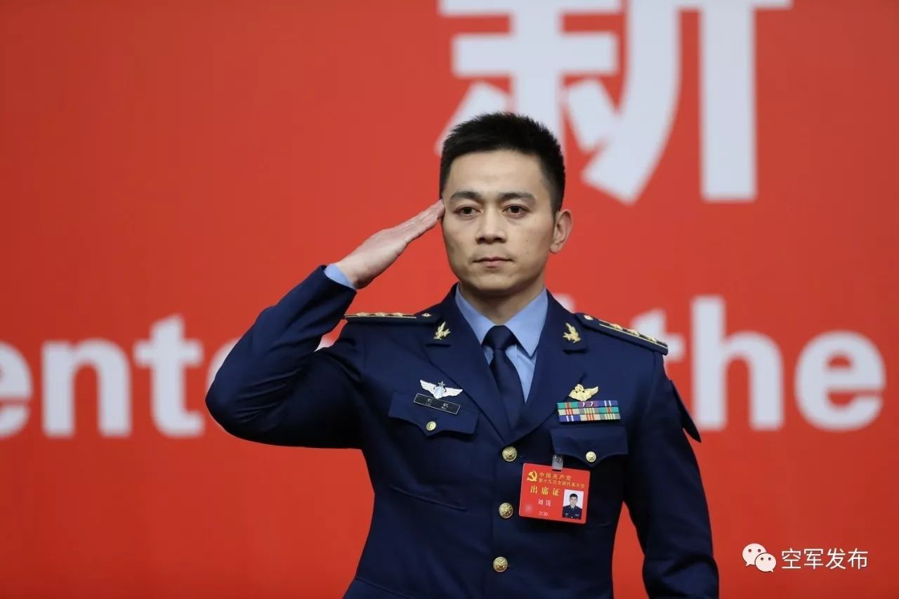 十九大代表刘锐向中外记者谈空军使命:我们有