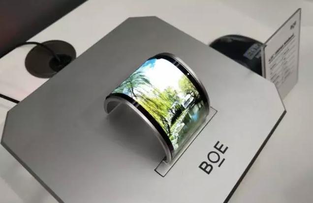 点赞 | 中国人自己生产的能卷起的手机要来了