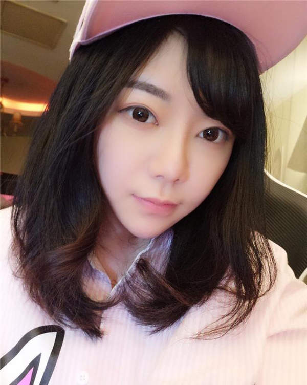 主播刘飞儿晒短发美照网友疯狂开车小姐姐真漂亮