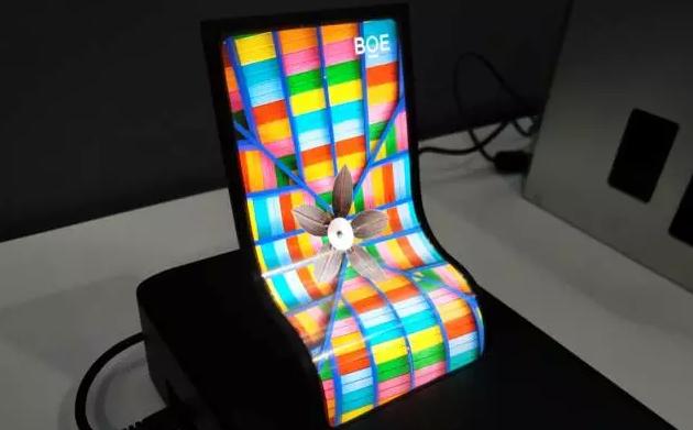 中国人自己生产的能卷起的手机要来了!炫酷