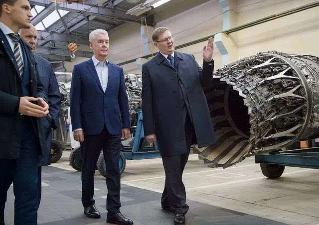 图片：莫斯科市市长参观“礼炮”公司。