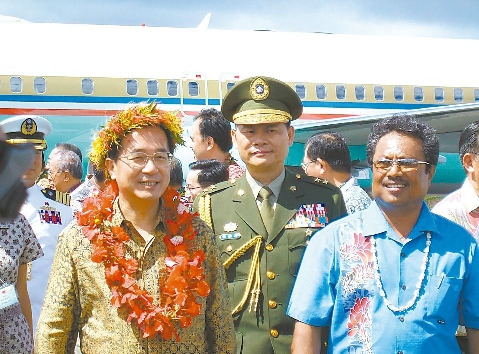 陈水扁搭乘“空军一号”访问帕劳