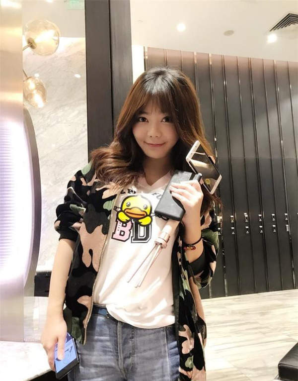 主播刘飞儿晒短发美照网友疯狂开车小姐姐真漂亮