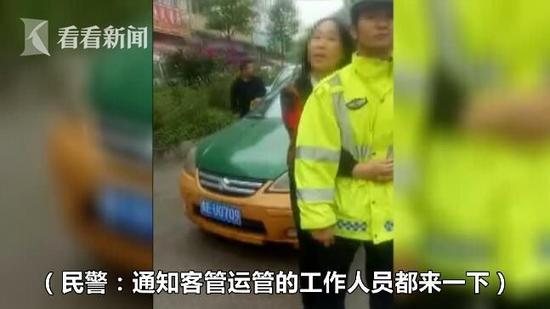 霸道女司机违停被查不服 背后拦腰拥抱交警20分钟