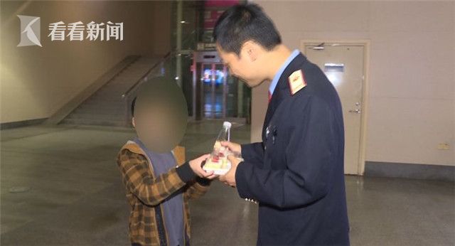 岁男童好奇贪玩独自偷跑出门 意外上了高铁从
