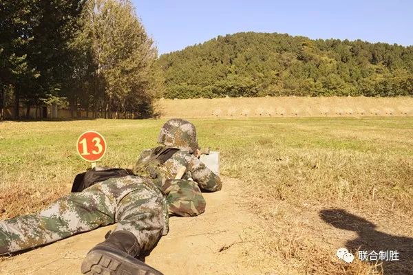 新兵家长,新兵团组织实弹射击您儿子荣获"神枪手!