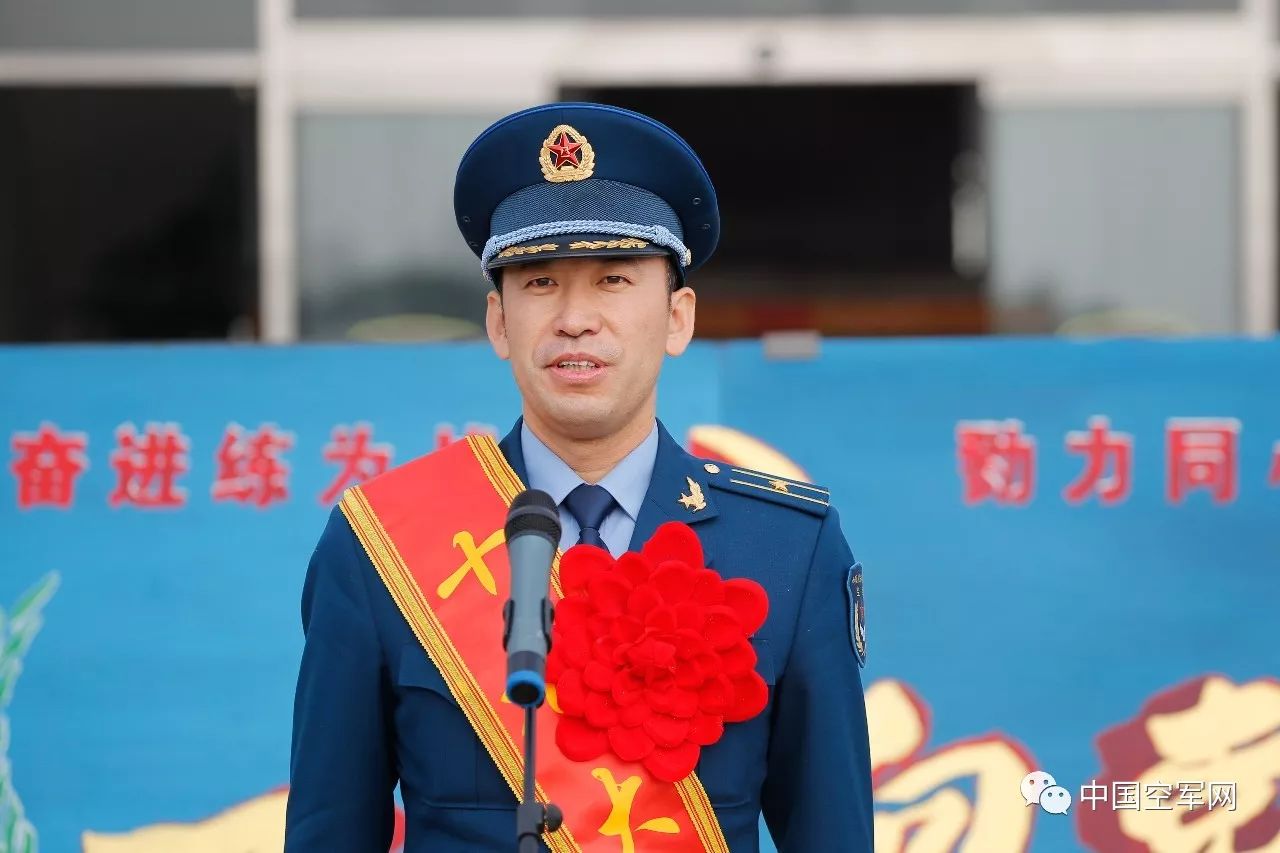 党的十九大代表,"英雄营"营长王春田:载誉归来说"重任