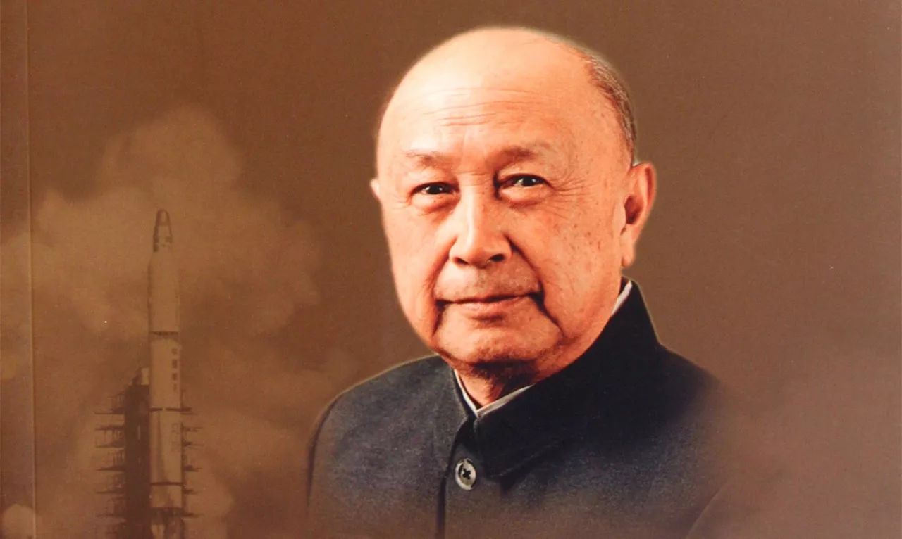 这个男人让中国人挺直了腰杆,但是关于他的故