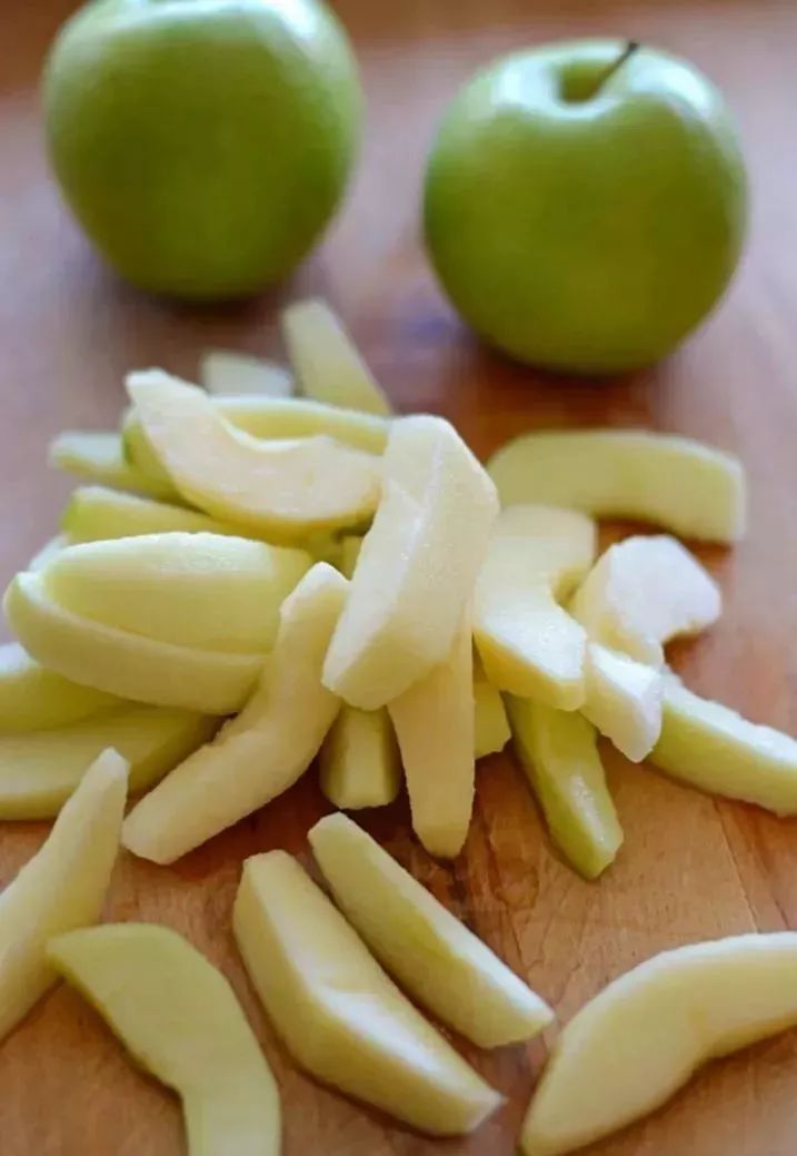 每天早上空腹吃1个苹果,身体竟会发生这些变化