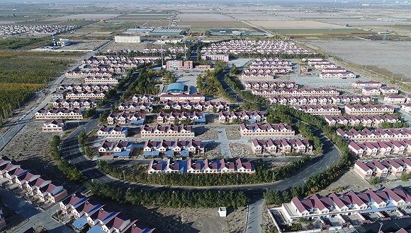 2017年10月， 新疆兵团农十三师火箭农场城镇化建设。图片来源：视觉中国