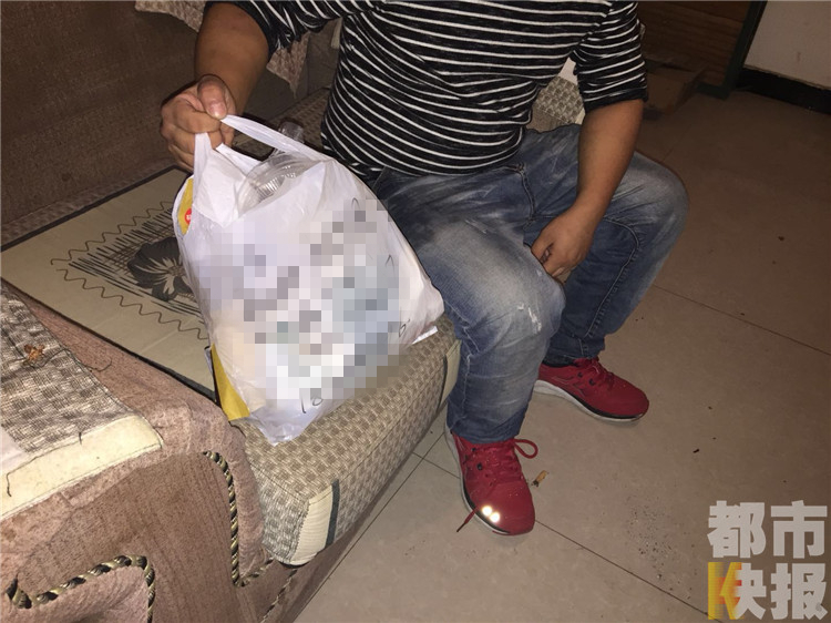小伙儿点外卖给差评,外卖小哥威胁要“弄死你”。