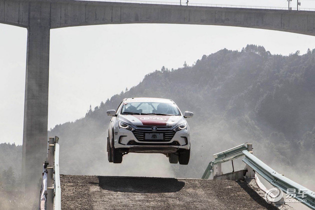 退赛 车手父子党告诉你秦100和老款秦有多大区