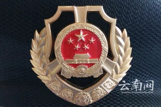 昆明城管统一换新装啦!他们胸前的8位数字有内