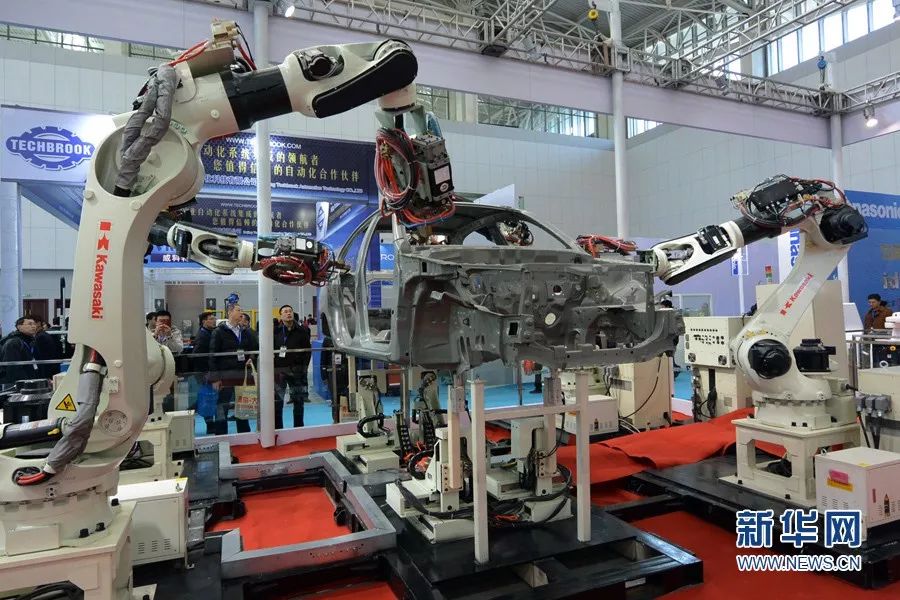 ▲资料图片：2016年3月9日，第五届中国（天津）国际机器人展览会开幕，图为用于汽车制造的机器人。