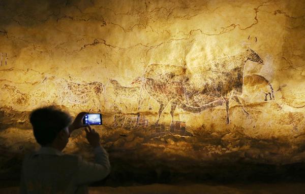 法国拉斯科洞穴壁画巡展开幕 呈现1：1复制洞壁