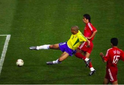 罗纳尔多:中国足球比02年提高很多 未来发展更