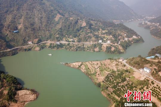 李某非法采砂处位于三峡库区 周星亮 摄