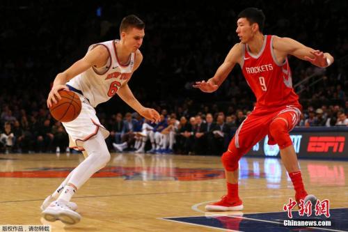 周琦打开NBA得分账户：对位“模版”，路还很长