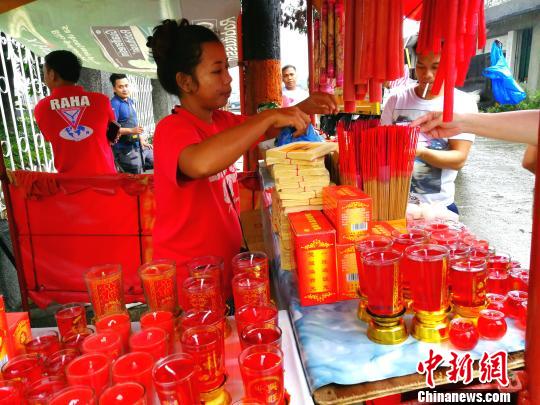 通讯:菲华度 亡人节 华侨义山家族聚会祭祖|马尼