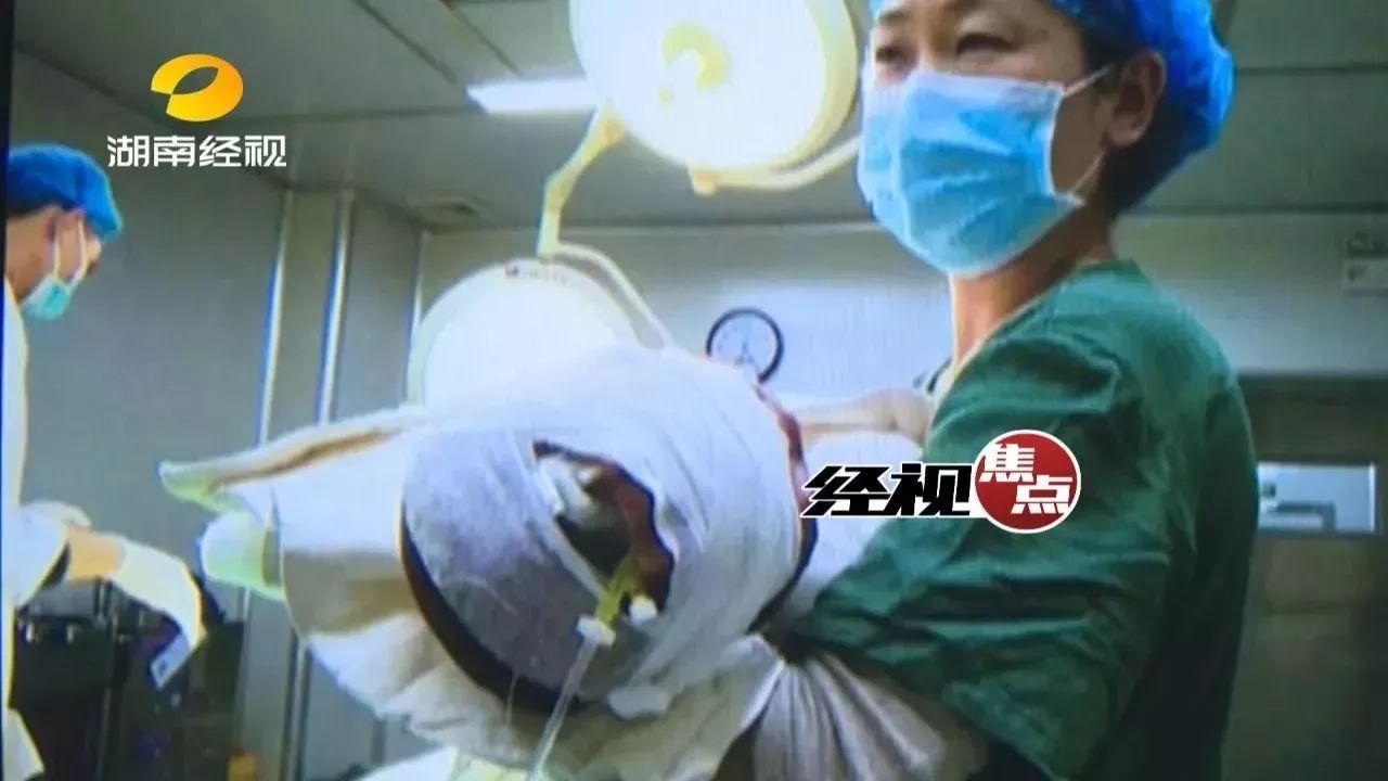 凌晨卧室突然起火 湖南一家四口2死2伤.可能跟