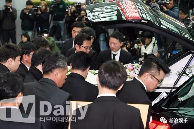 白敬亭的养生时尚太搞笑！这一对是真的复合了？