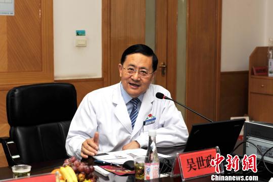 图为中华医学会高原医学分会主任委员、青海省人民医院院长吴世政阐述急进高原人群习服相关研究。 朱建军 摄
