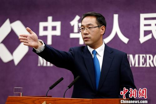 商务部新闻发言人高峰。<a target='_blank' href='http://www.chinanews.com/'>中新社</a>记者 李慧思 摄 商务部新闻发言人高峰。中新社记者 李慧思 摄