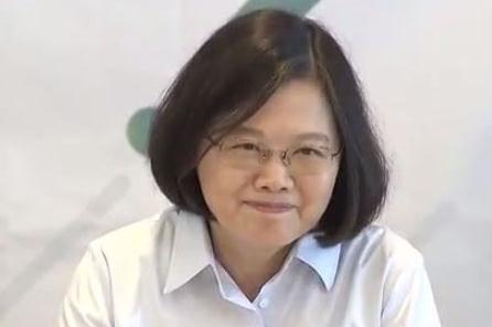  蔡英文在“友邦”答记者问。（图片来源：台媒）