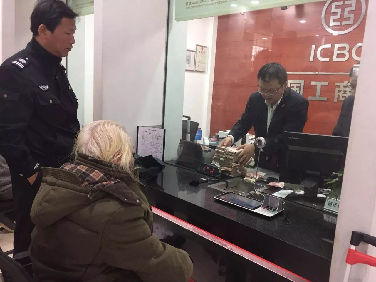 老人携35万寻战友儿子 十几个“战友妻”打爆电话