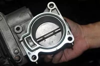 去4S店做保养时,售后人员建议你清洗节气门,你