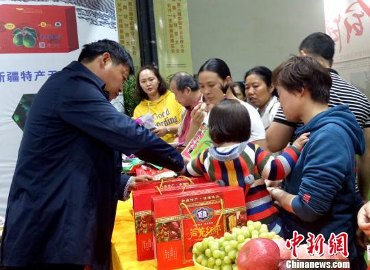 第三届中国果业品牌大会开幕 成立中国果品扶