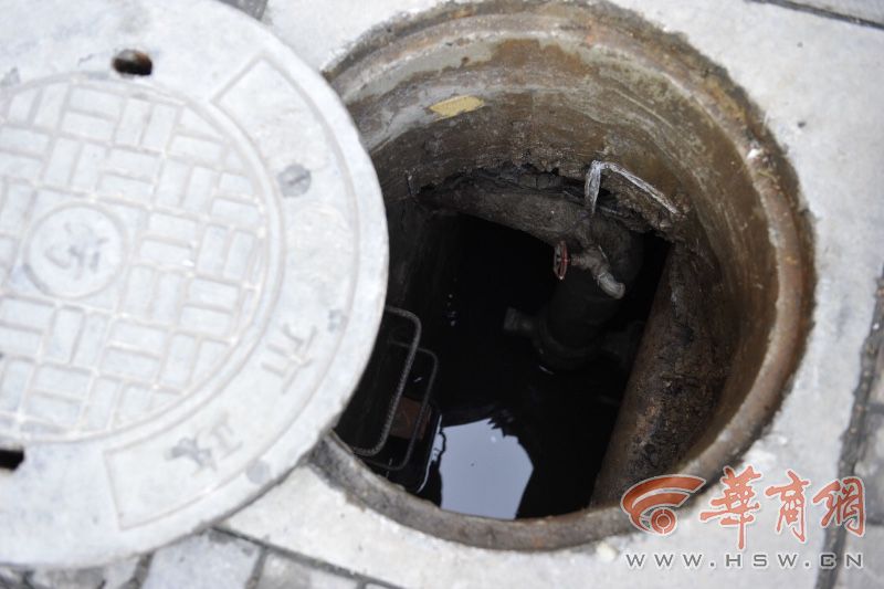 小区为供暖做准备 意外发现雨水管道被封堵|管道|雨水井|热力_新浪新闻
