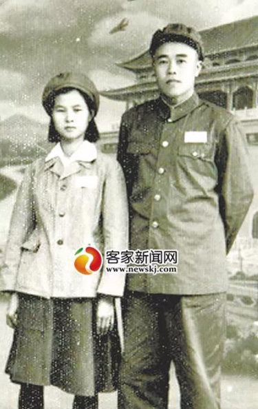 1950年，吴清昌与48军野战医院的护士徐英秀在汉口结婚。资料图