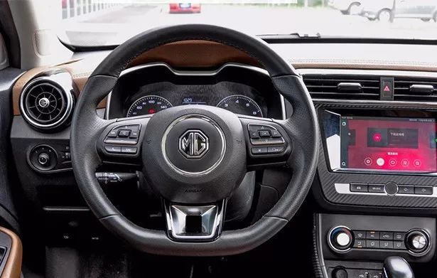 三款小型SUV刚正面!奔腾X40、名爵ZS、传祺