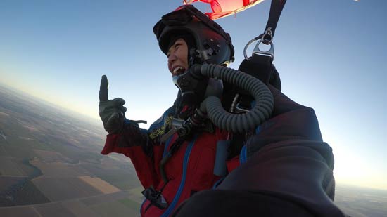 图片新闻|于音|翼装飞行|面罩