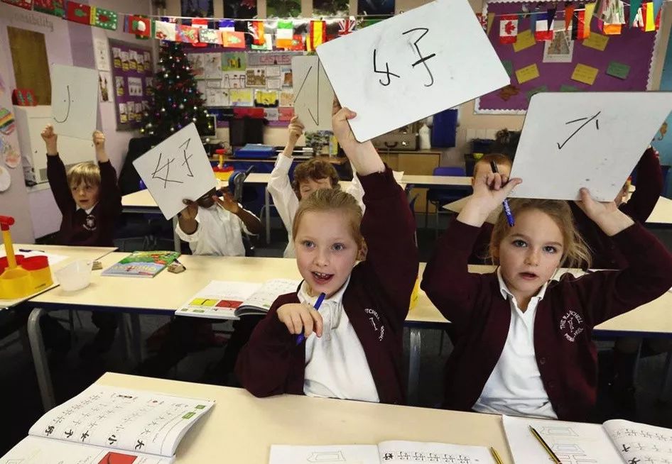 你在考雅思托福四六级,英国虎妈们着急把孩子