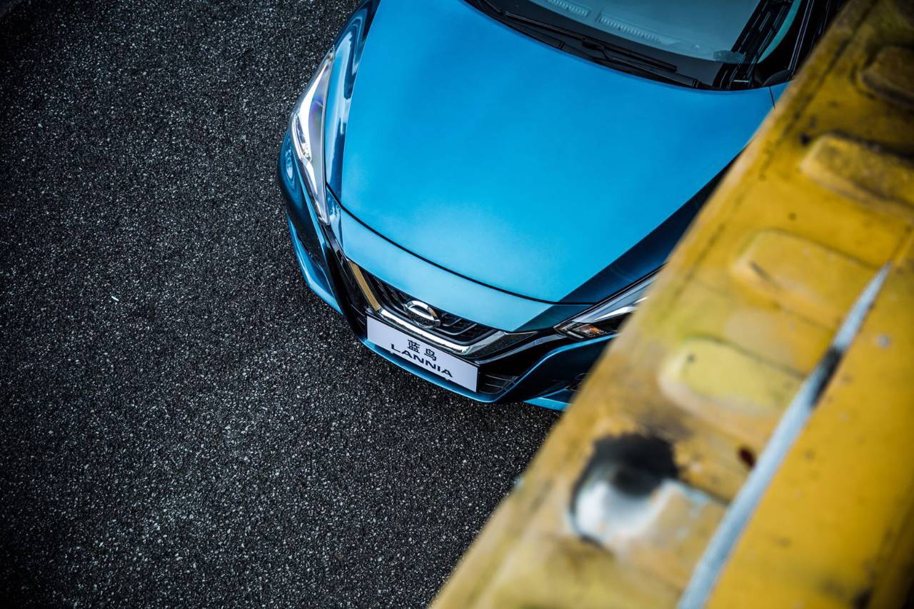 王者荣耀新玩法:电竞女神开着蓝鸟带你轻松上