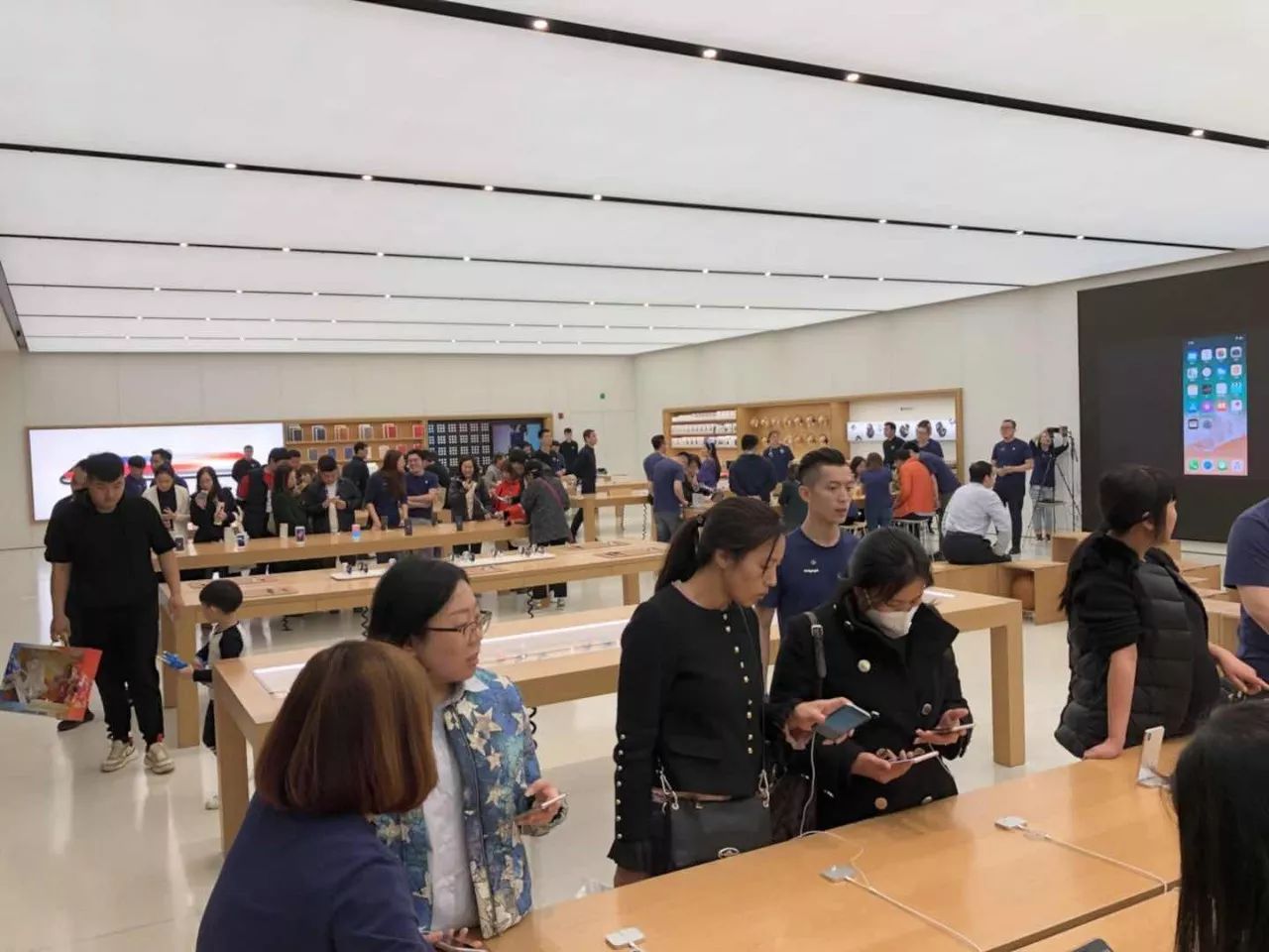 天津iPhoneX第一手体验:黄牛价格、刘海遮挡