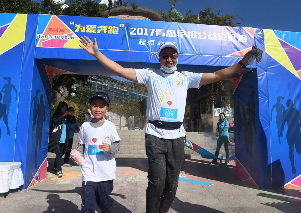 【早报旅游】为爱奔跑!公益彩虹跑热力开跑 300名市民嗨翻天