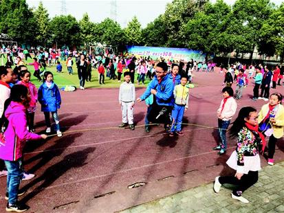 武汉一些中小学微运动走红