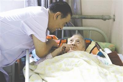 男子创办临终关怀医院 30年温暖送走4万名临终