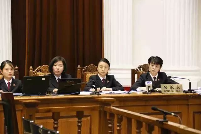 【直击】燃爆!24名被告人+26名辩护律师,检察