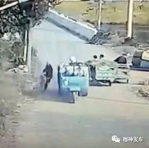 什么鬼~这都能被撞，运气也太差了！