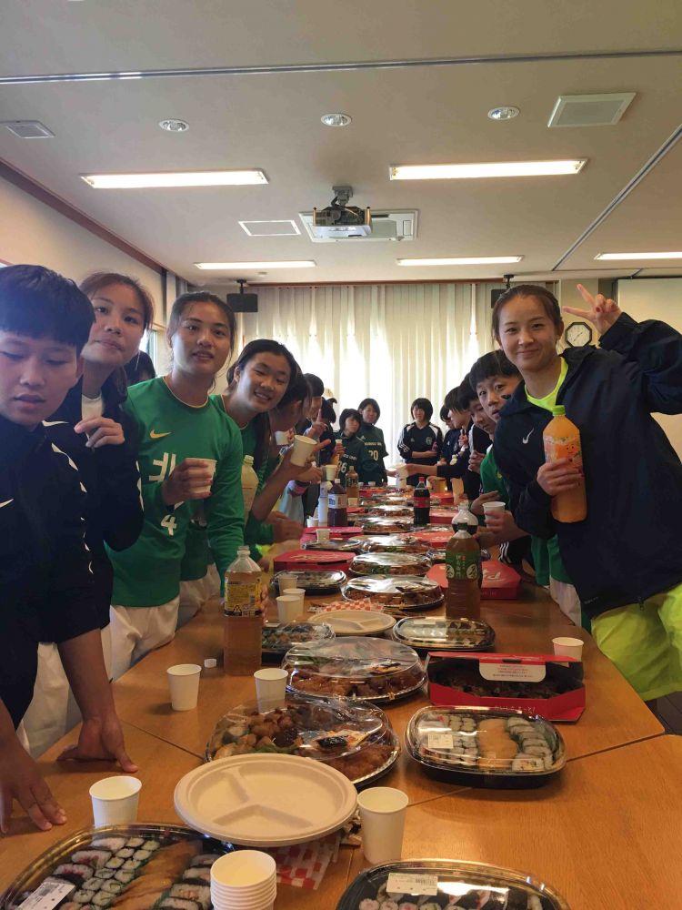 孙继峻校长率领u-18女子足球队一行24人于10月30日开始一周的日本访问