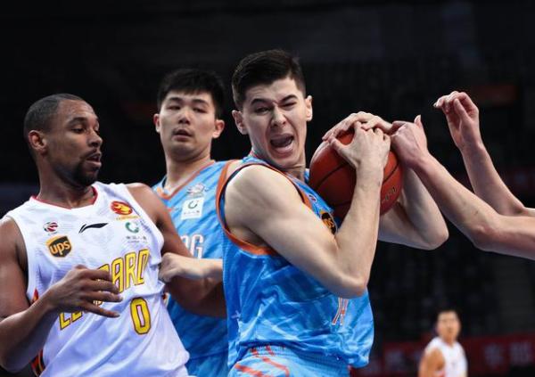 CBA新规则打蒙球员,从此战术犯规行不通了